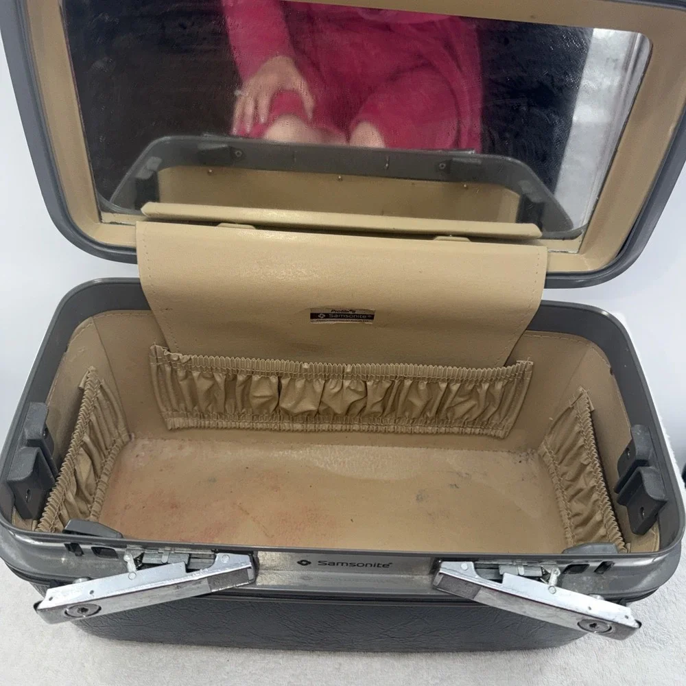 Samsonite Vanity Train Case with 2 Keys, Vintage Navy Blue With Tag Attached